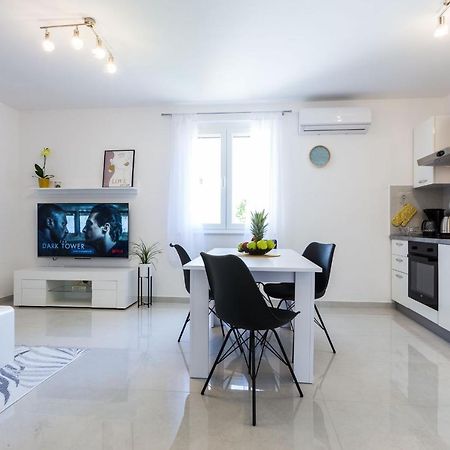 Petra Modern Apartment With Free Parking And Bbq Zadar Luaran gambar